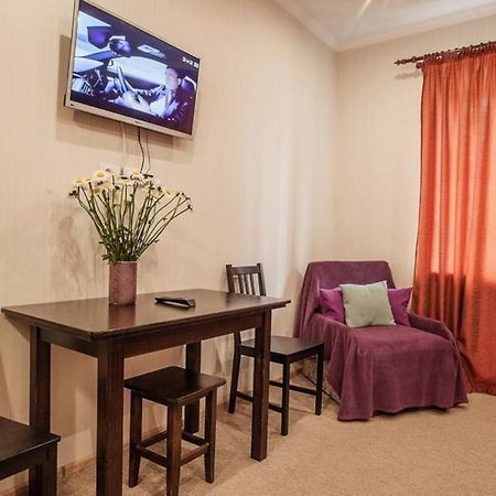 Central Cozy Apartment With Parking! Lviv Exterior foto