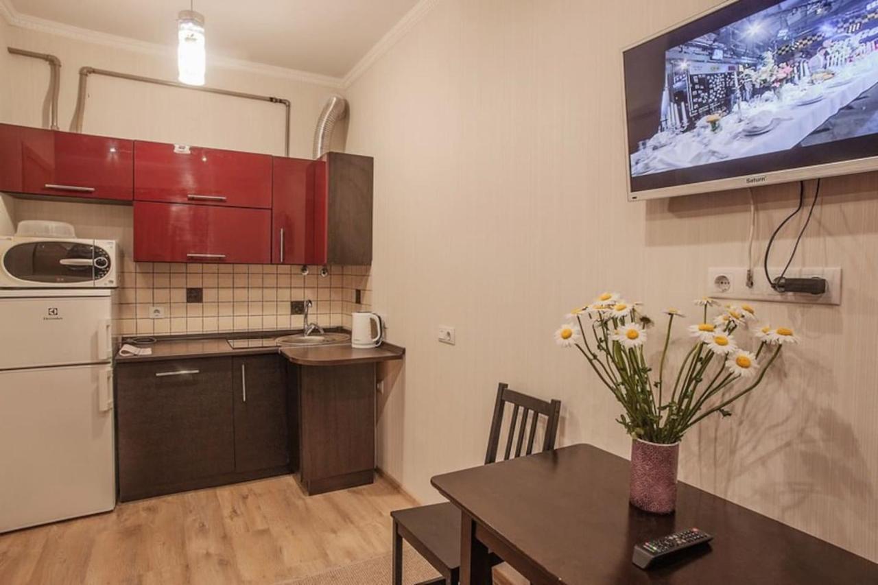 Central Cozy Apartment With Parking! Lviv Exterior foto