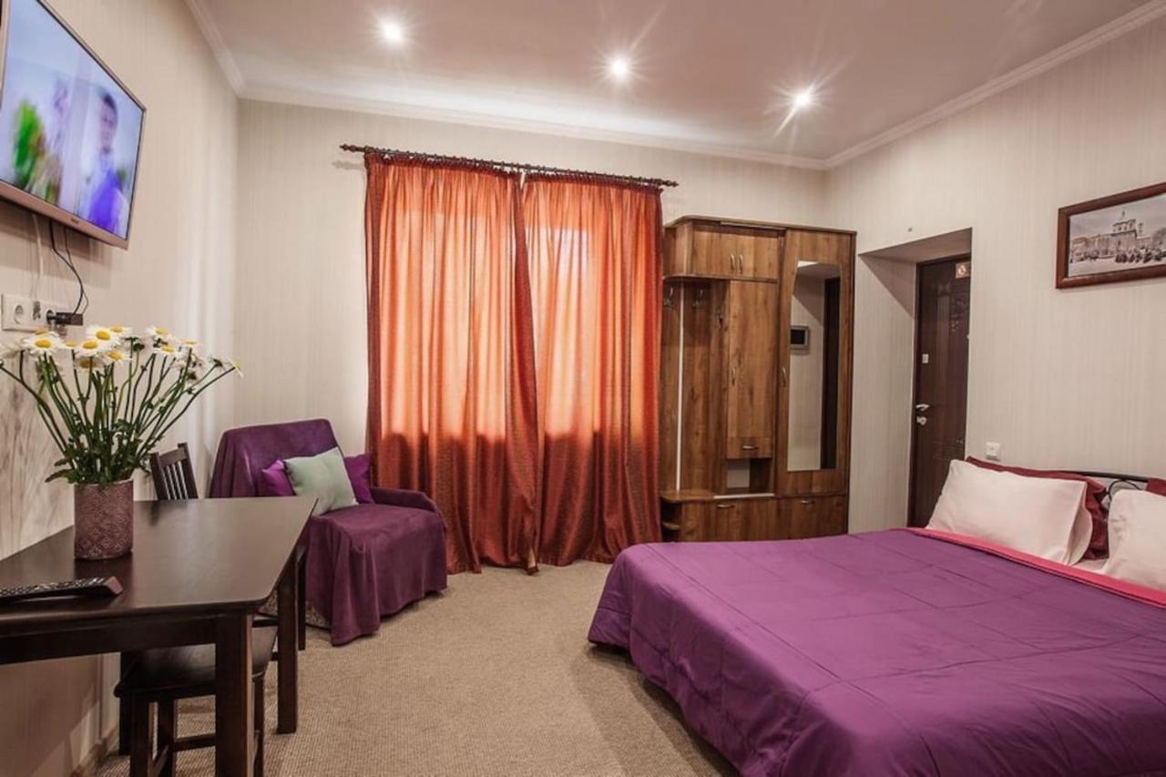 Central Cozy Apartment With Parking! Lviv Exterior foto