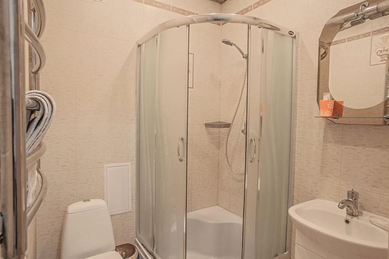 Central Cozy Apartment With Parking! Lviv Exterior foto